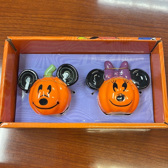 Disney | Other | Mickey And Minnie Pumpkin Halloween Salt And Pepper